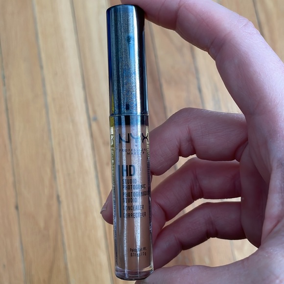 NYX Professional Makeup HD Studio Photogenic Concealer - Picture 2 of 5